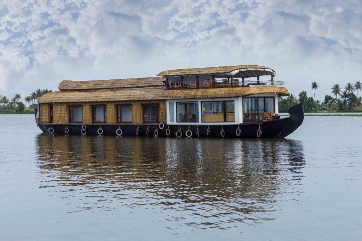 Sterling Lake Palace Alleppey