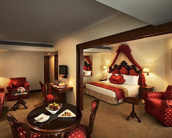 Hotel The Royal Plaza
