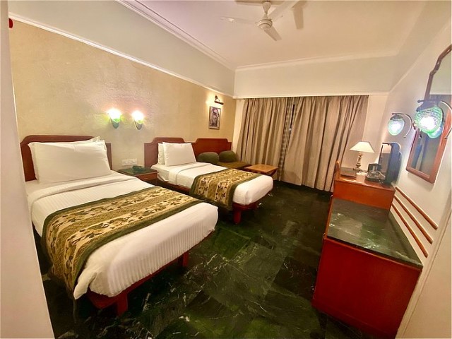 Renest Shraddha Inn - Shirdi