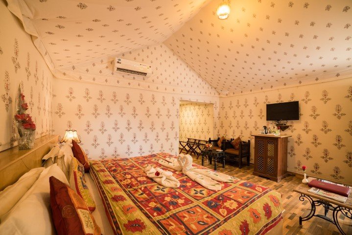 CHOWKI DHANI PALACE IN DESERT CAMP - Jaisalmer