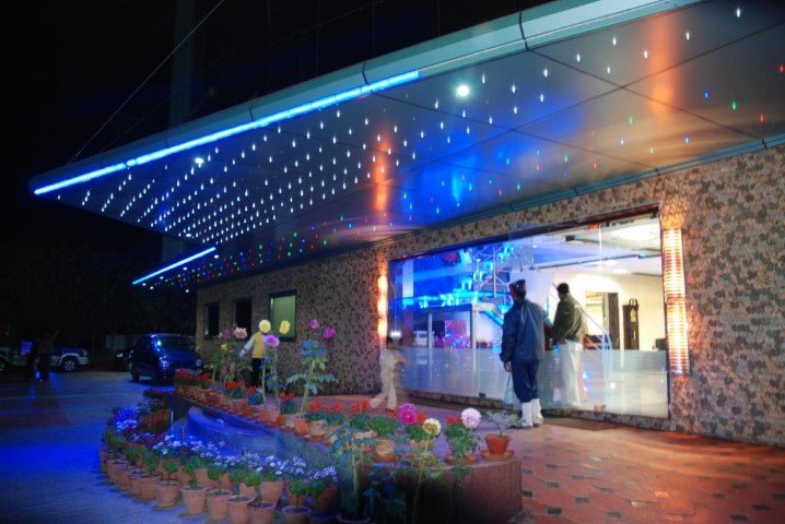 Wingston A Treehouse Hotel - Mathura
