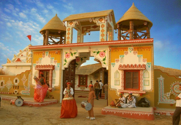 CHOWKI DHANI PALACE IN DESERT CAMP - Jaisalmer